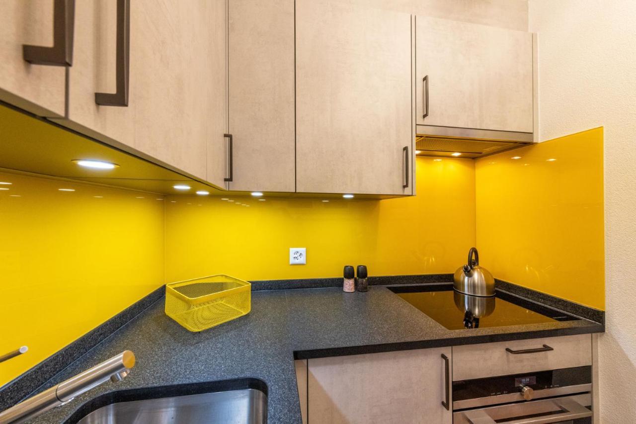 Ambassador Yellow Home Грехен Екстер'єр фото