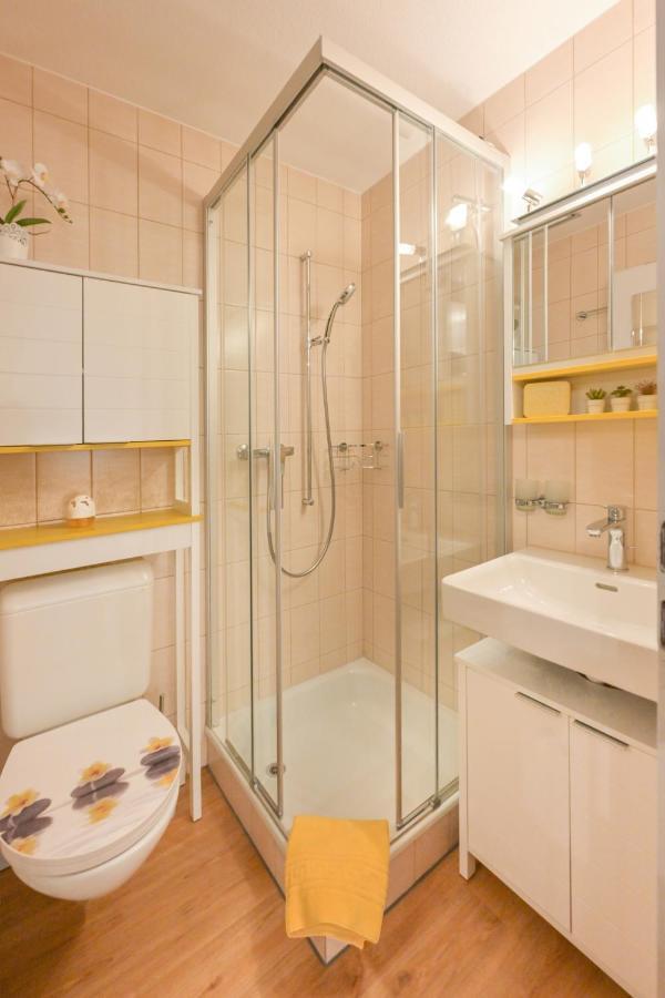 Ambassador Yellow Home Грехен Екстер'єр фото