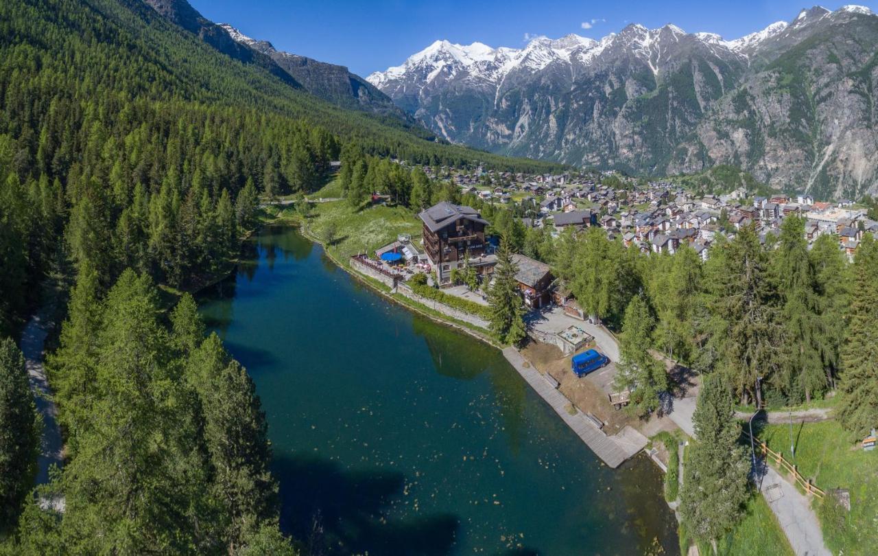 Ambassador Yellow Home Грехен Екстер'єр фото